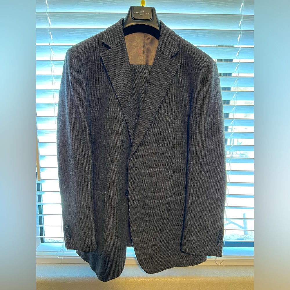 Charcoal birdseye men’s suit. Tailored chest at 44S, waist at 32x30.